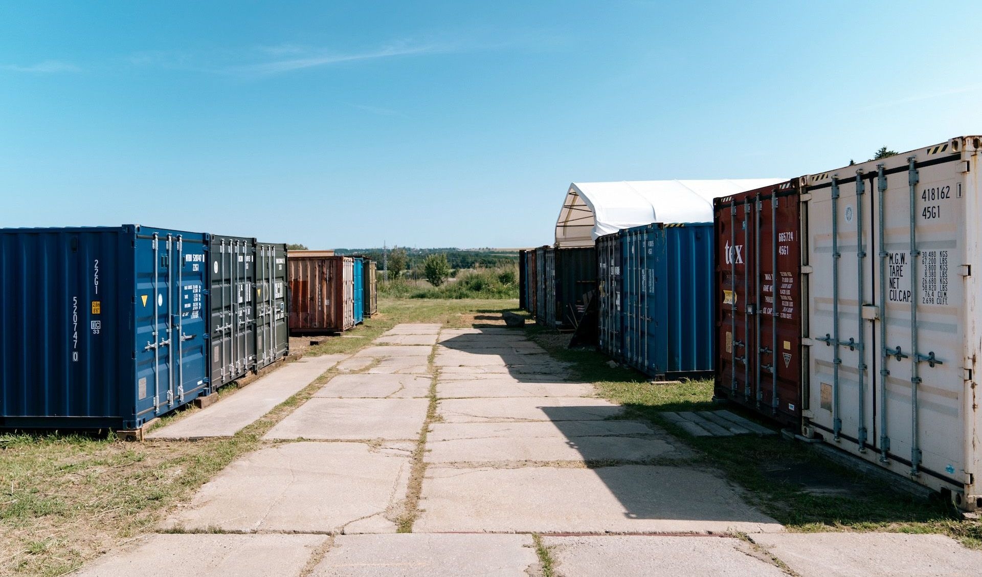 Úvodní obrázek, depo s kontejnery
