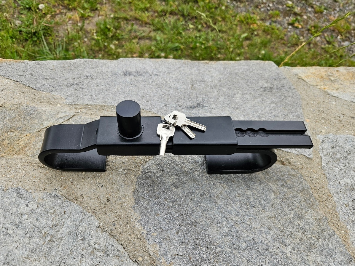 Ocelový tyčový zámek