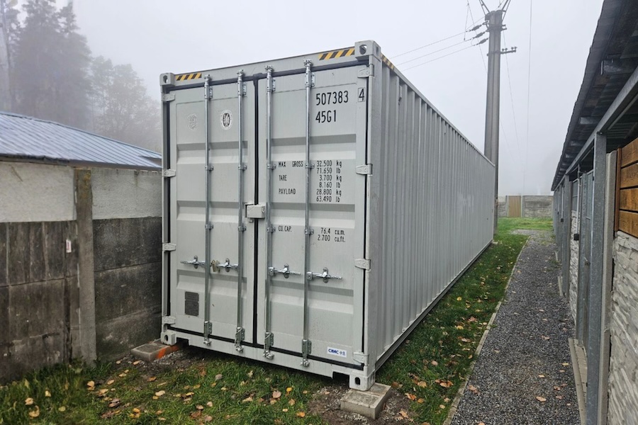 Lodní kontejner 40′ HC ve kvalitě ONE TRIP, barva světle šedá