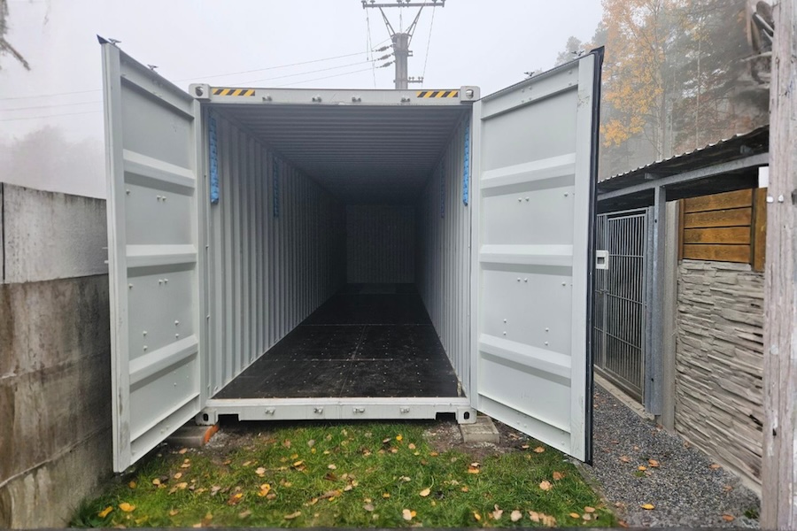 Lodní kontejner 40′ HC ve kvalitě ONE TRIP, barva světle šedá